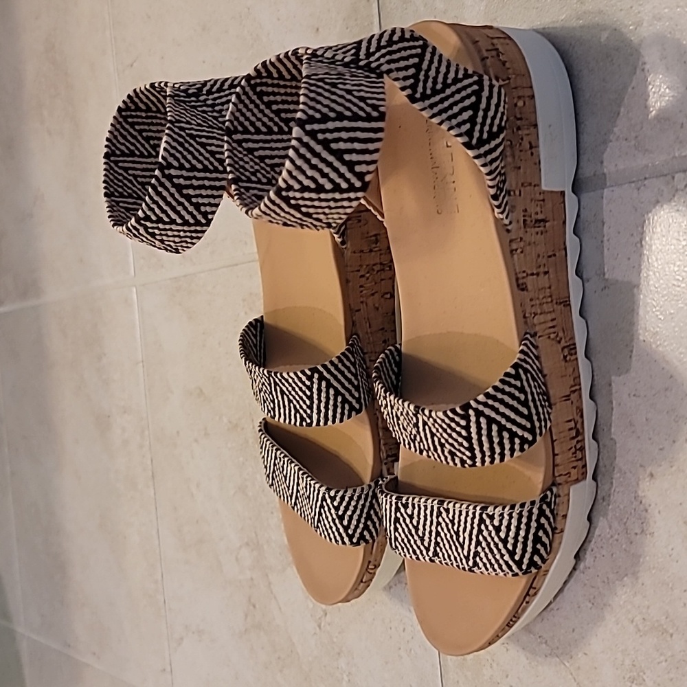 Sandals - Picture 2 of 3